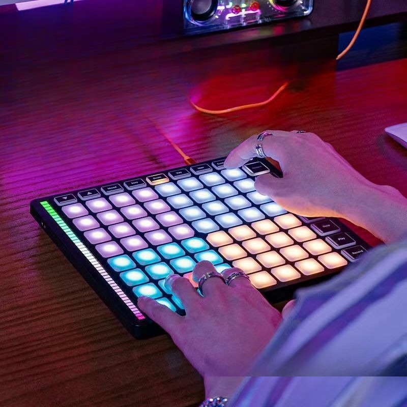 وحدة تحكم موسيقية MIDI بـ 64 م - مراجعة Midi Controller Pad وسعره